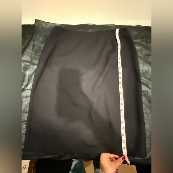 🔥Hugo Boss Elegant Black Pencil Skirt🔥 - Picture 3 of 5